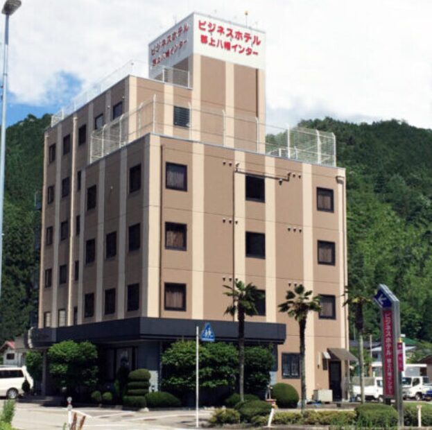 ビジネスホテル郡上八幡インター公式サイトより引用、ホテル外観の画像