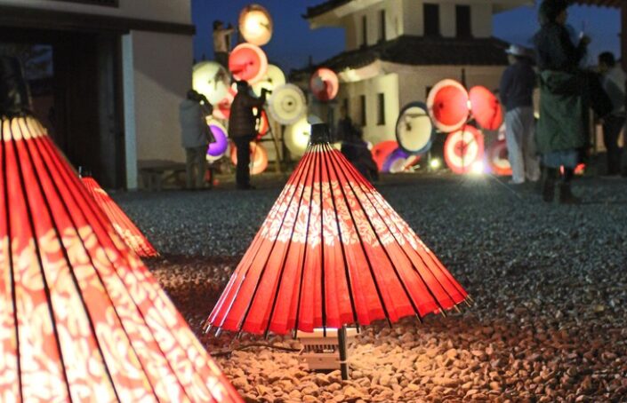 郡上八幡城 ライトアップ 和傘の特別演出