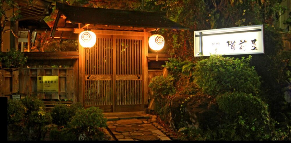 備前屋　夜間　外観