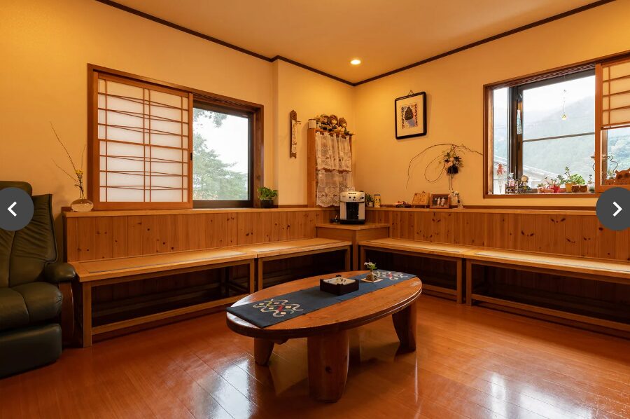 郡上八幡　奥美濃荘　内観　談話室