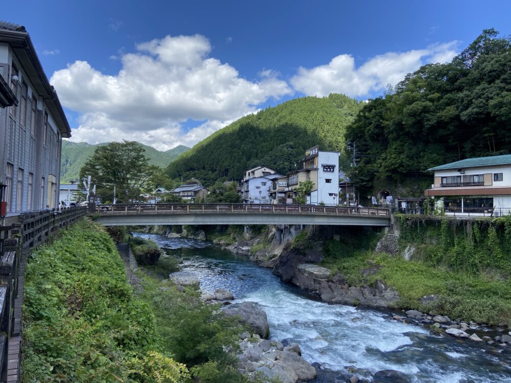 郡上八幡　夏　新橋　旧庁舎記念館駐車場からの景色　2025年
