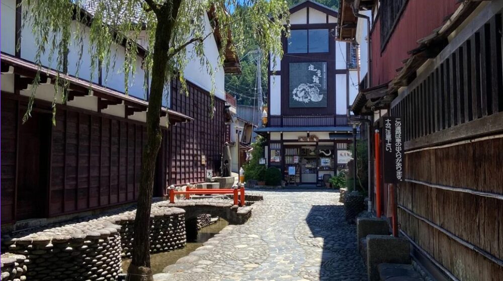 郡上八幡　観光スポット　やなか水のこみち